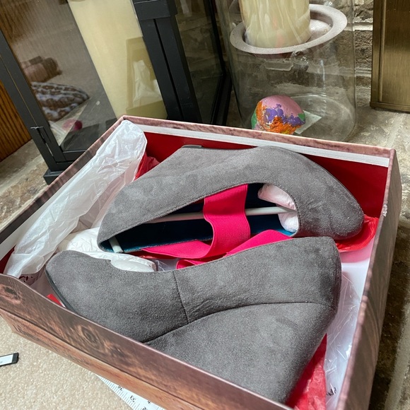 LONDON REBEL Wedge Heel Grey Microsuede Hot Pink Elastic Size 7 - Picture 9 of 10
